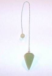 Pendul din serpentin/jad pe lantisor din metal argintiu