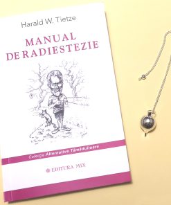 Set compus din cartea Manual de radiestezie si pendul din metal argintiu