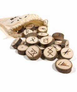 Set de rune din lemn, lucrate manual